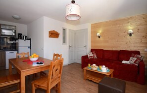 Make a quick meal in the kitchenette.