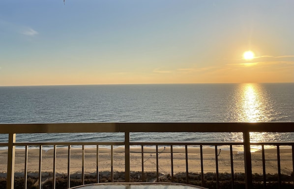 Vista para praia/oceano