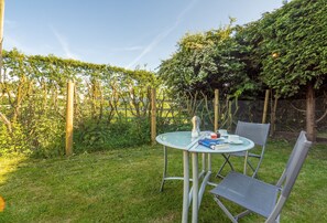 The garden area at Beau View Cottage with garden furniture and barbecue