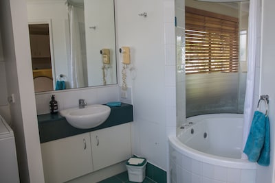 1 Bedroom Unit in Tropical Resort in Noosaville, Qld