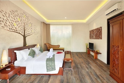 Luxurious & Grand MRC 2-Bedroom Villa #C1