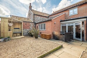 Sandpiper's Cottage, South Creake: Enclosed garden with patio, pergola, and dog shower