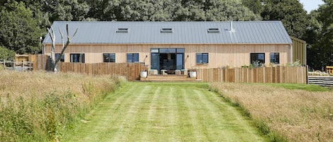 Bokes Barn is a luxurious contemporary barn conversion overlooking 80 acres of vineyards, in an Area of Outstanding Natural Beauty