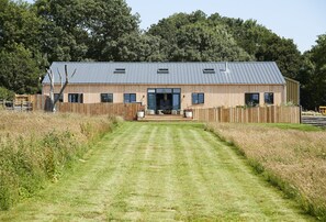 Bokes Barn is a luxurious contemporary barn conversion overlooking 80 acres of vineyards, in an Area of Outstanding Natural Beauty