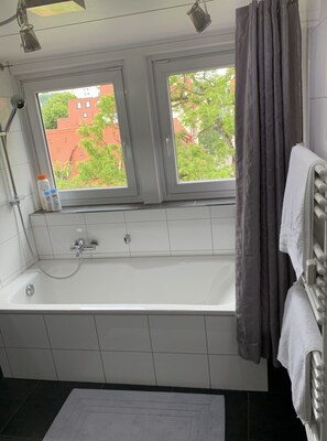 Private spa tub