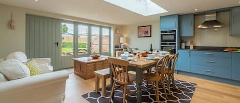 Picarini, Burnham Overy Staithe: Open-plan living area