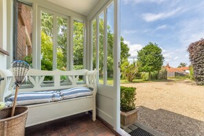 Ground floor: Entrance porch