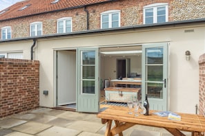 Kitty Coot, Burnham Overy Staithe: The patio leads from the sitting room
