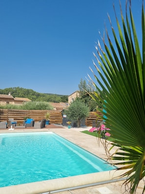 Piscine privée et chauffée (ouverte d'Avril à Octobre)