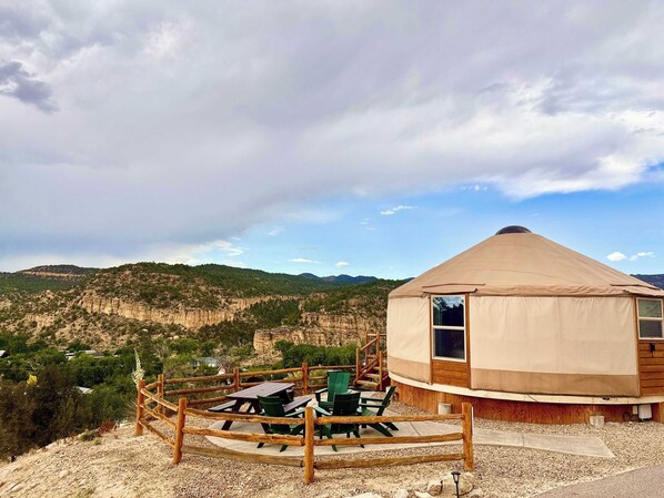 Yurt 7 at East Zion Resort with outdoor sitting area, picnic table, gas fire pit, BBQ grill, overlooking the valley below.