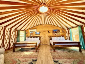 2 king beds, heating & a/c, queen sofa bed, kitchenette and private bathroom in Yurt 7