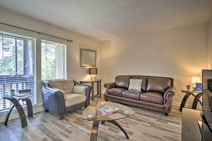 Living Room | Cable TV | Central A/C & Heating