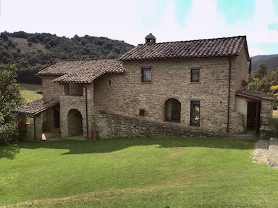 Unas vacaciones inolvidables entre la naturaleza y el arte. Ubicación ideal para familias.