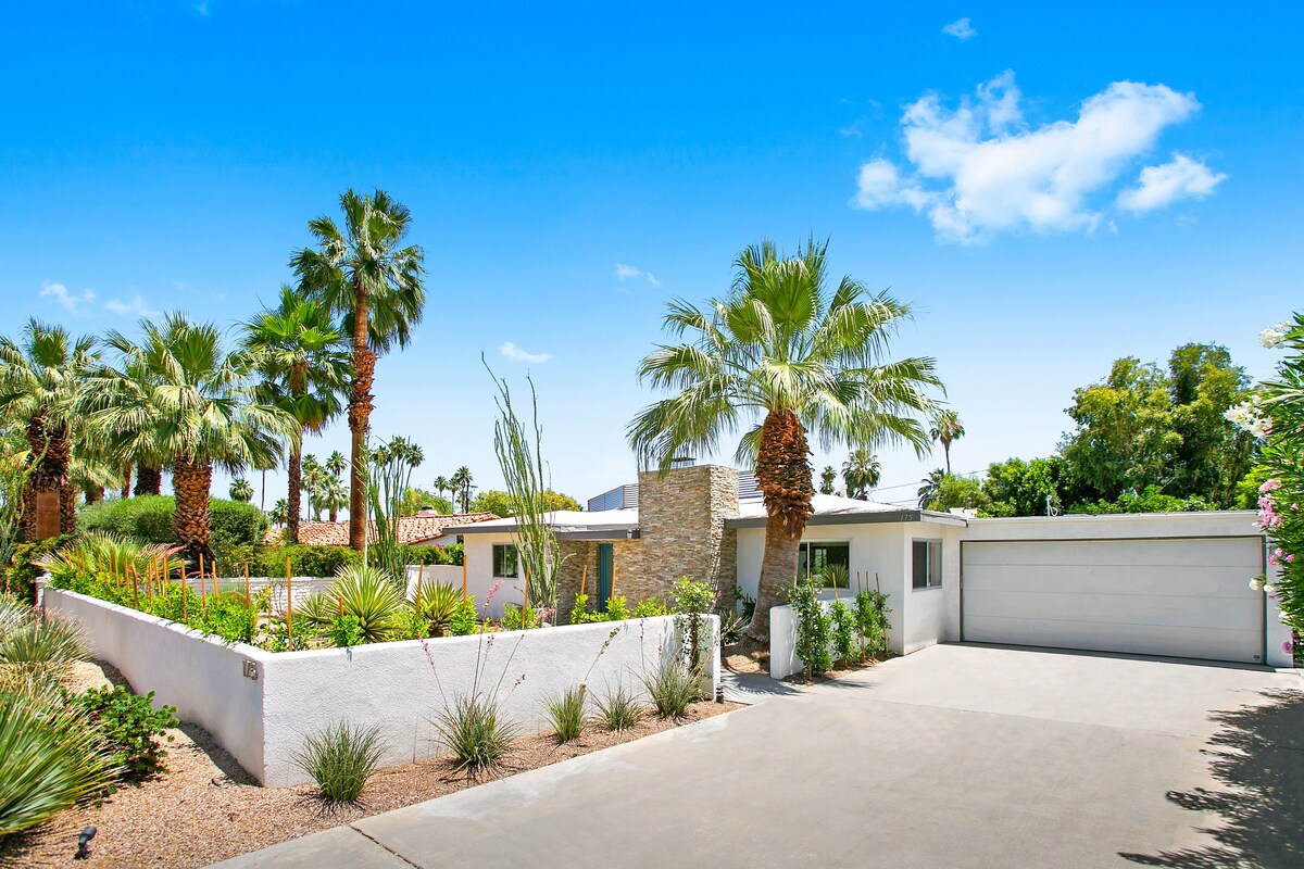 Palm Springs Mid-Century Urban Oasis Retreat