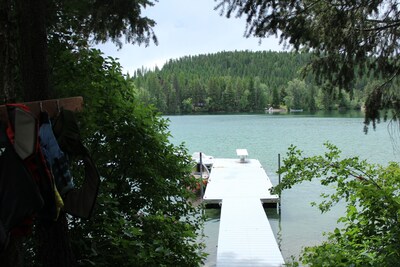 Two bedroom, 1 bath, sleeps 4, lakeview and lake access in West Glacier