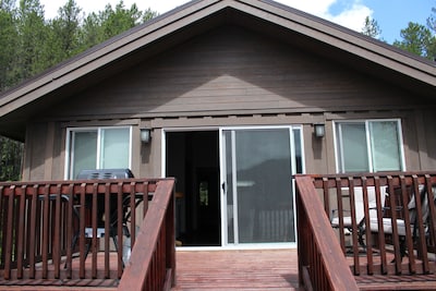 Two bedroom, 1 bath, sleeps 4, lakeview and lake access in West Glacier