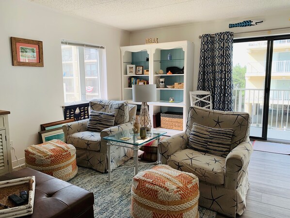 LIving room, with pull out couch and a 55" Flat screen-Comfy