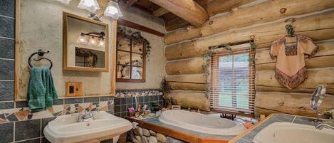 BATHROOM ON MAIN FLOOR, ATTACHED TO MASTER BEDROOM