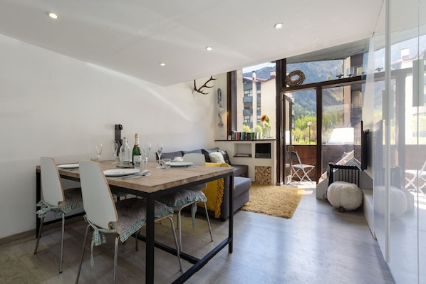 Dining and living room with view towards the balcony