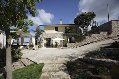 Relax and Panoramic garden just minutes from the beaches of Gallipoli