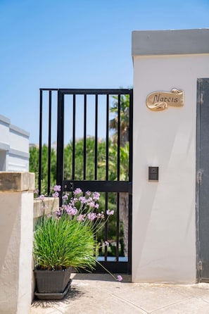 Step inside and enjoy a truly serene holiday in the valley.