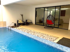 Villa Beige - swimming-pool and living-room