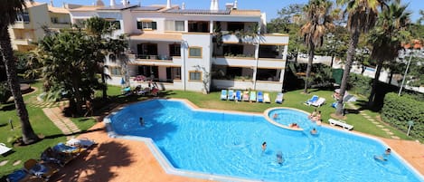 Resort Solcosta swimming pool