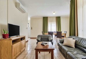 This holiday home can accommodate up to 6 guests and has everything you need for a comfortable stay.