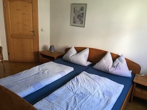 Ferienwohnung Wiesengrund-Schlafzimmer 1