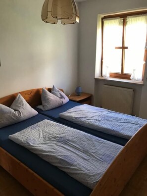 Ferienwohnung Wiesengrund-Schlafzimmer 1