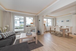 Wohn-/ Esszimmer