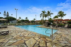 Keauhou Surf & Racquet pool area