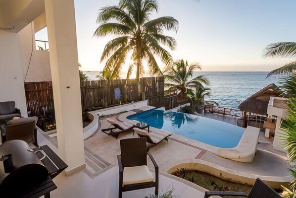 If you love sunsets, you will love Villa Paradise.