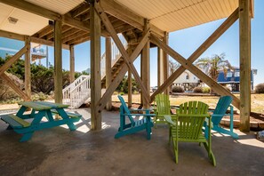 Sitting Area / Picnic Table - Under the House