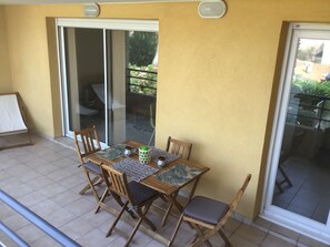 屋外ダイニングエリア