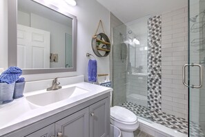 DUAL SHOWER HEADS WITH DOUBLE PANE GLASS DOORS