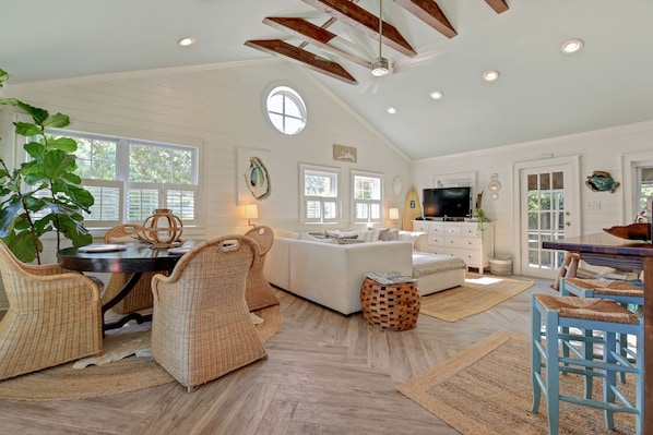 Open and airy dreamy cottage with soaring ceilings in living and dining!