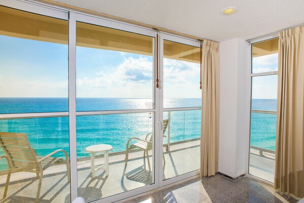 Amazing view of the Caribbean from this beautiful corner. 2 Balconies.
