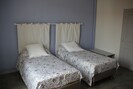 chambre avec 2 lits jumeaux de 90 cm de large