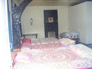 Main Room-5beds