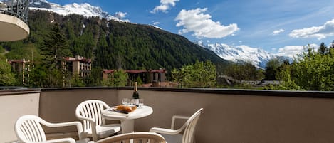 Balcony 1 (South facing with a magnificent Mont Blanc view)