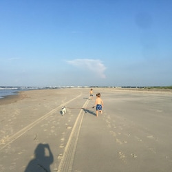 Super wide beaches at low tide- look for Sea Turtles!!