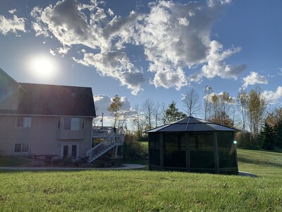 Romantic getaway! With gorgeous views from the newly added Hot Tub! 