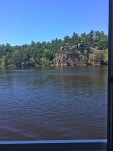 Romantic getaway! With gorgeous views from the newly added Hot Tub! 