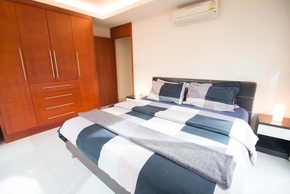 Luxury, central Pattaya 2 bed condo