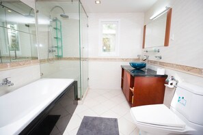 Luxury, central Pattaya 2 bed condo