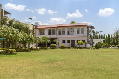 Private Boutique Villa In Green Settings  