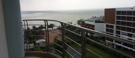 Great Value 2 bed, Beachfront Apartment 