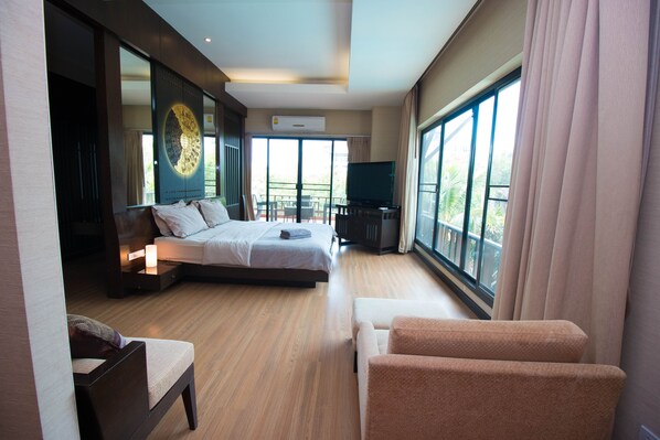 Luxury 4 bed pool villa in Pattaya