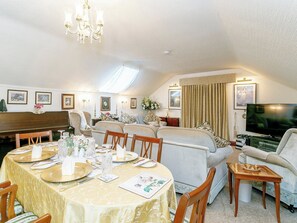 Living room/dining room | The Gatehouse - The Chantry, Dronfield, near Chesterfield